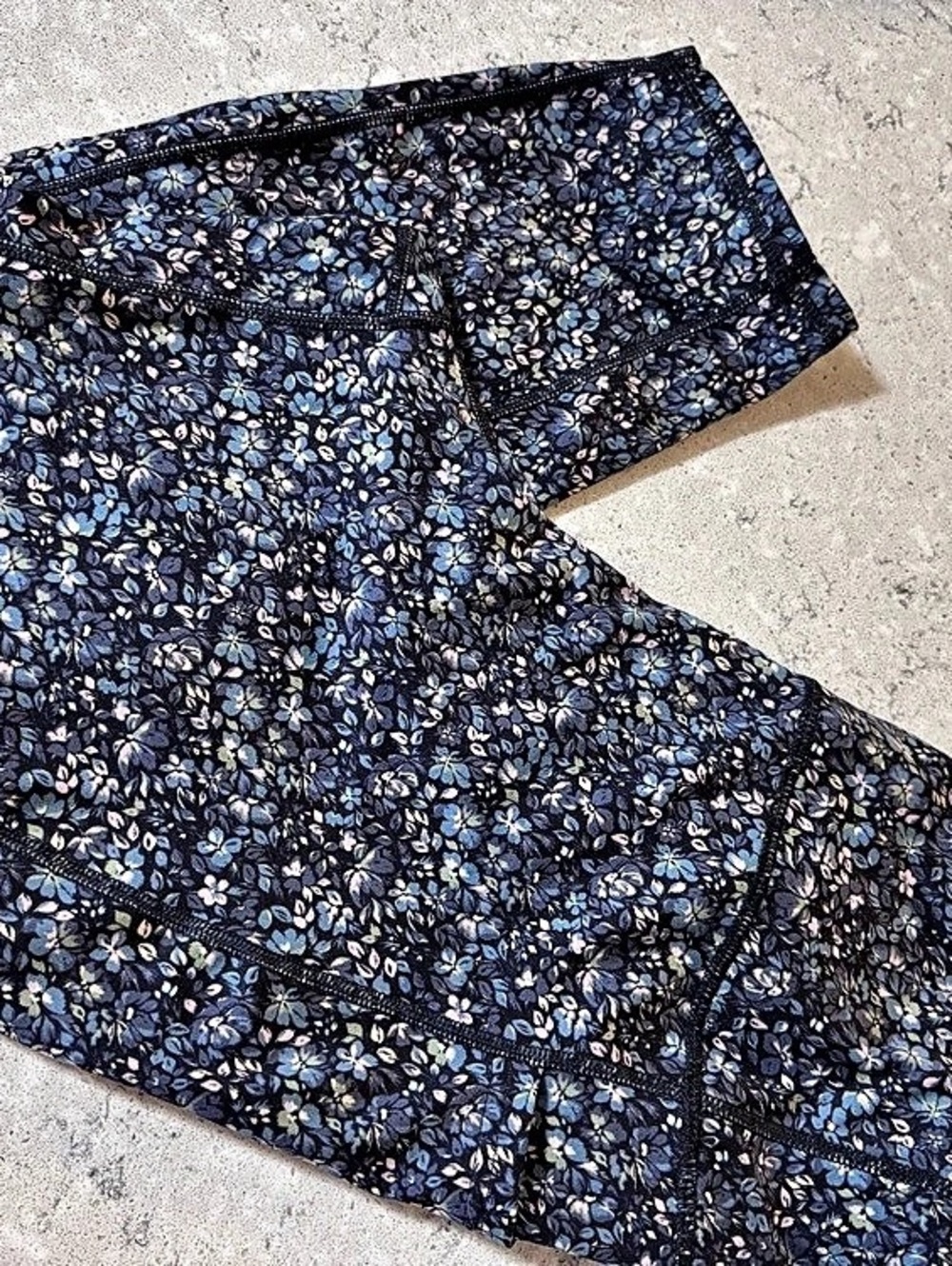 Dip All Sport Crop Floral Leggings Blue & Black